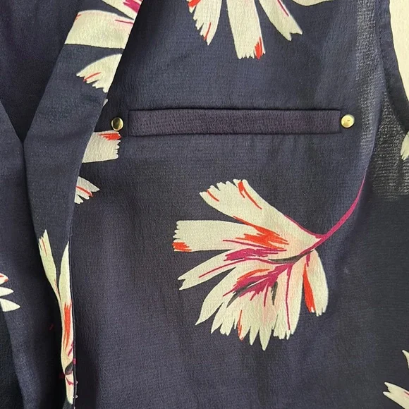 Express Navy and Pink Floral Top Sz XS - Picture 3 of 5